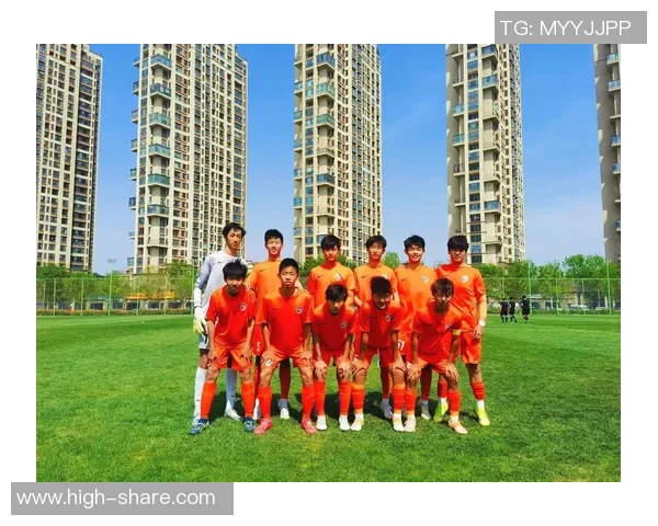 恒大U15与蔚山现代U15激战正酣青少年足球赛场上的青春对决